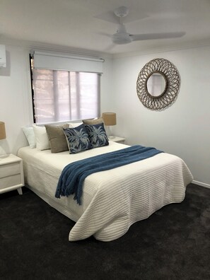 Iron/ironing board, internet, bed sheets - Archer View - 72 Archer Steet, Emu Park (Emu Park)