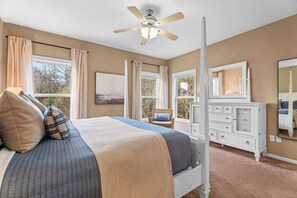 6 bedrooms, iron/ironing board, travel cot, WiFi - Near Lake-Pool, Hot tub, Putting Green and Pinball (Hollister)