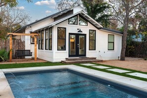 Pool - Bungalow 5-Seventeen - Pool & Fire Pit (Fredericksburg)