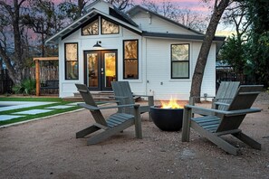 Terrace/patio - Bungalow 5-Seventeen - Pool & Fire Pit (Fredericksburg)