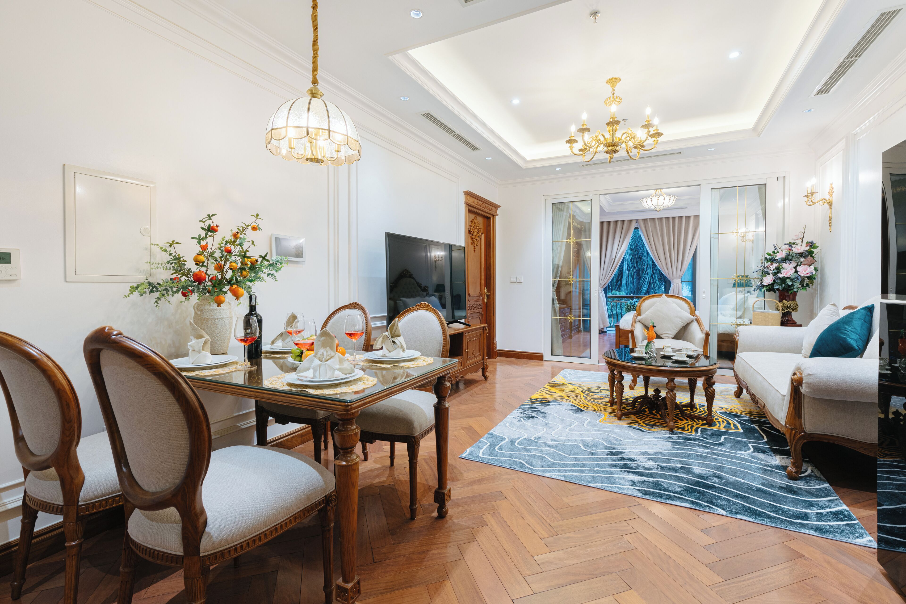 Exklusiv svit - sjöutsikt | Vardagsrum | 60-tums tv med kabelkanaler