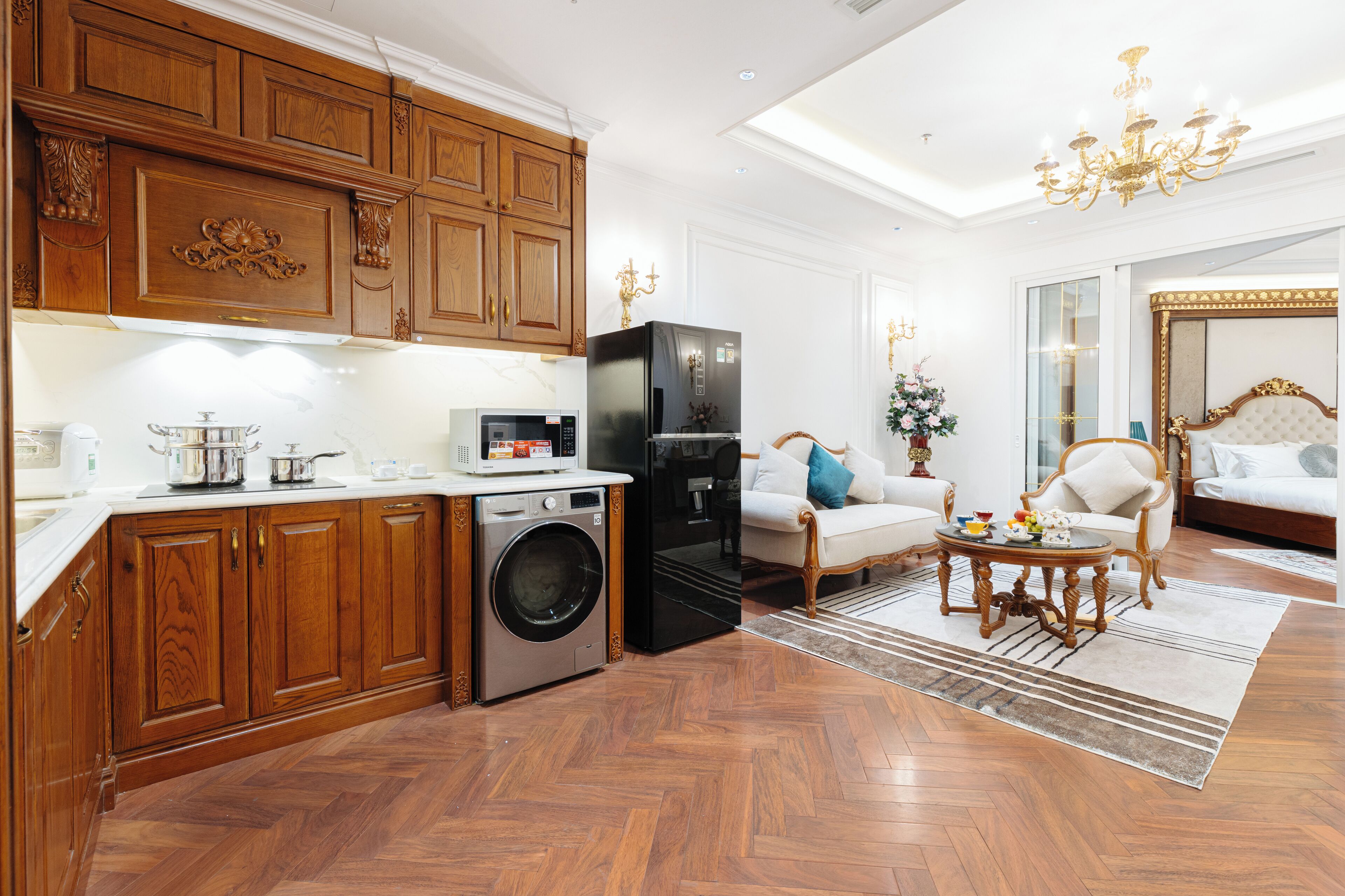 Svit - utsikt mot staden | Vardagsrum | 60-tums tv med kabelkanaler