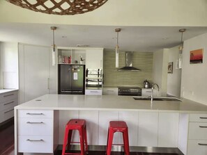 Dishwasher, coffee/tea maker - Peaceful Balmoral Family Retreat | 4 Bedroom - PO31-Balmoral (Brisbane)