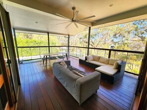 TV - Peaceful Balmoral Family Retreat | 4 Bedroom - PO31-Balmoral (Brisbane)