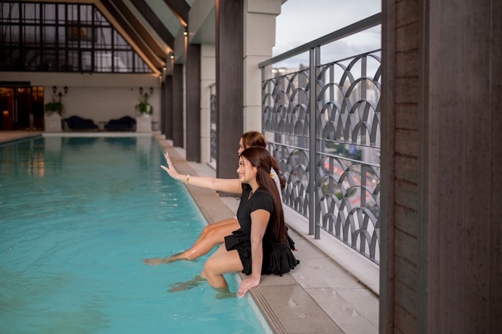 Outdoor pool, lifeguards on site