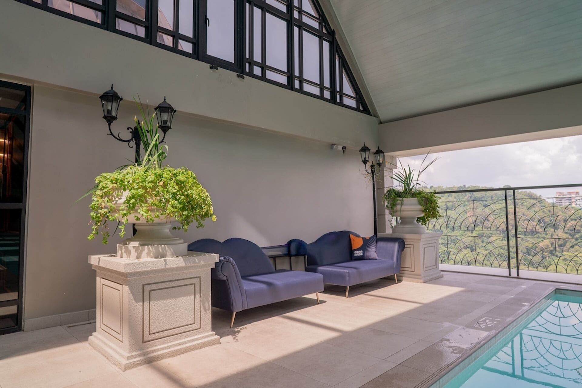 Outdoor pool, lifeguards on site