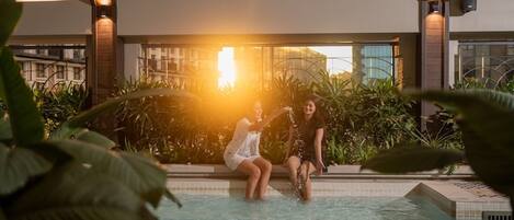Outdoor pool, lifeguards on site