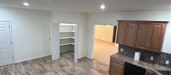 2-Bedroom Palace Townhome near University of Oregon Campus one minute from I-5!