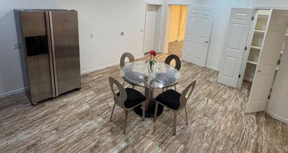 2-Bedroom 2-Bath ThePALACE @Univ of Oregon Campus 1 min fr I-5 @Hayward @Autzen!