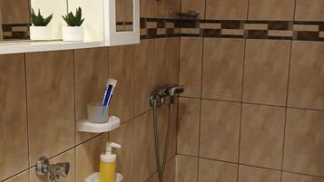 Studio (Studio Apartment with Terrace and Sea) | Bathroom