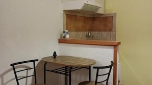 スタジオ (Studio Apartment with Terrace and Sea)