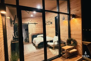 Stuga Deluxe - utsikt mot trädgården | Gratis wi-fi