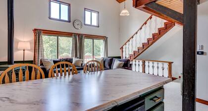 Spacious Retreat Near StoryLand, Ski Mtns & Trails