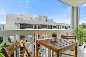 Outdoor dining - Block to Beach, Modern 3BR w/AC, Patio, Parking (San Juan)