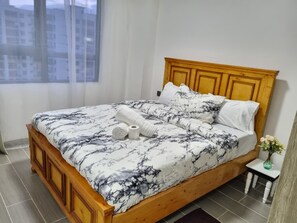 Desk, iron/ironing board, free WiFi, bed sheets - 2-bedroom apartment in Nairobi with restaurant, fitness room & kids' play access (Nairobi)