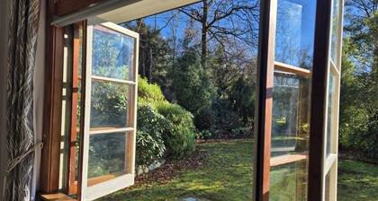 Peel Cottage - A Romantic Country Retreat