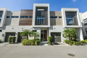 Exterior - THE Q LUXURY & QUALITY MODERN SARASOTA DOWNTOWN LIFESTYLE CLOSE TO LIDO BEACH (Sarasota)