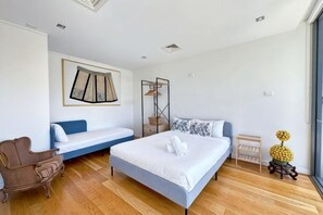 Unclassified image, 5 of 53, button - Lux Docklands District 3-level TH FreeParking (Docklands)