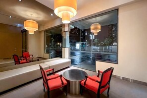 Unclassified image, 3 of 53, button - Lux Docklands District 3-level TH FreeParking (Docklands)