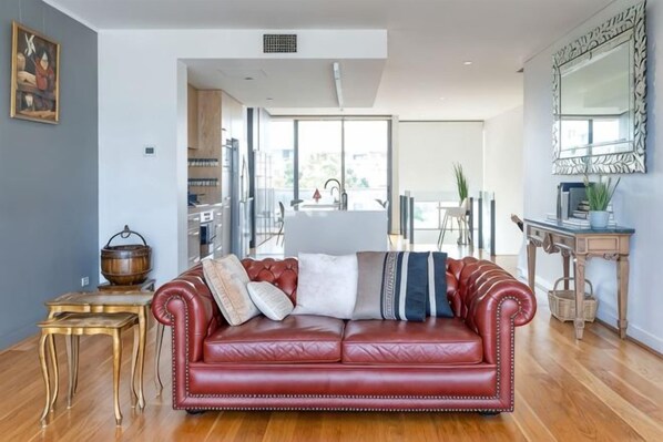 Unclassified image, 1 of 53, button - Lux Docklands District 3-level TH FreeParking (Docklands)