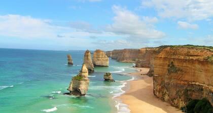 3-bedroom cabin in serene Apollo Bay with cozy vibes