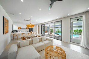 Villa Superior, 3 camere da letto | Una scrivania, postazione laptop, tende oscuranti, insonorizzazione