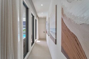 Desk, laptop workspace, blackout curtains, soundproofing - Valentine Village (Koh Samui)