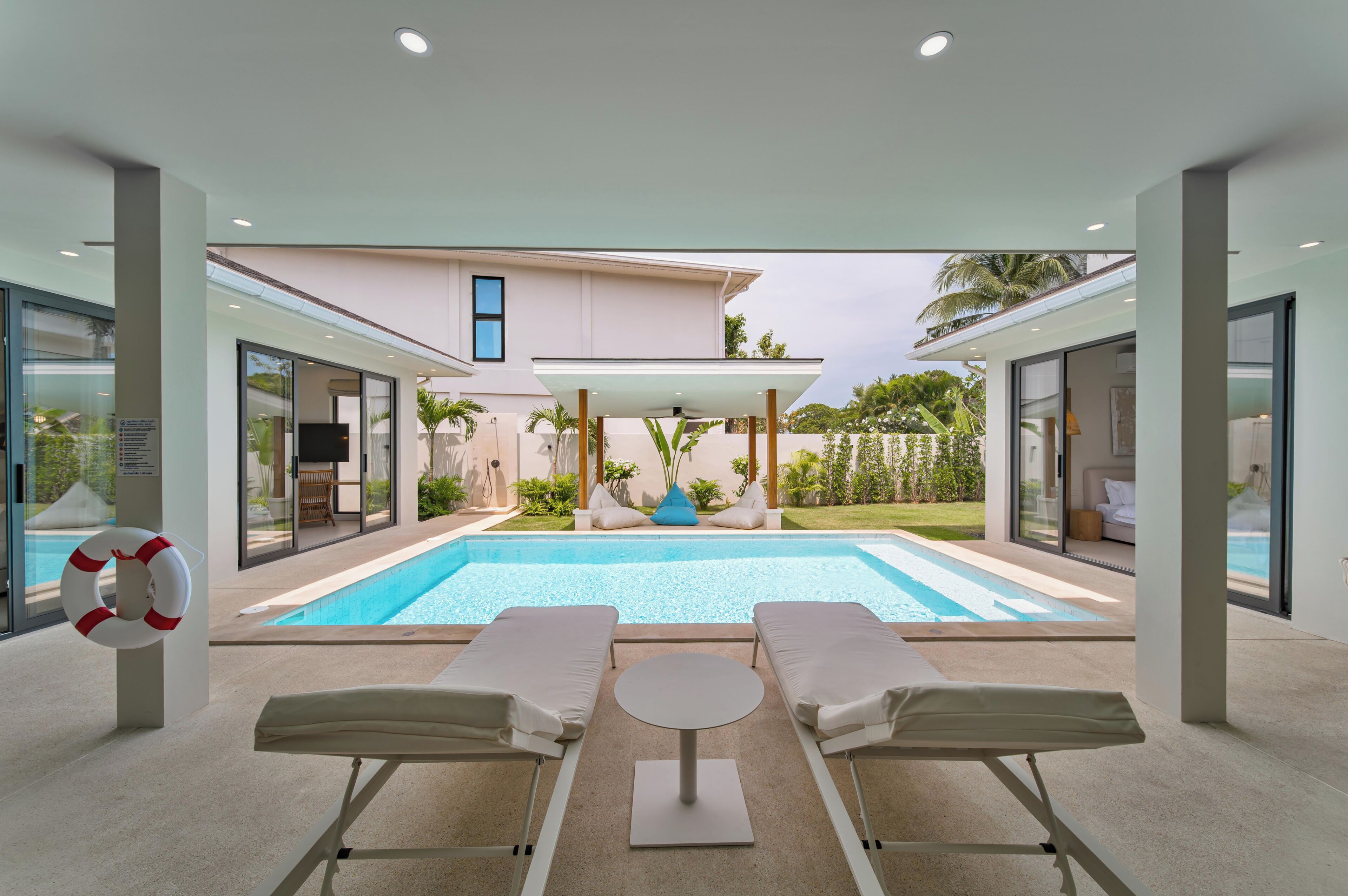 Villa Premium, 4 camere da letto, piscina privata | Una scrivania, postazione laptop, tende oscuranti, insonorizzazione