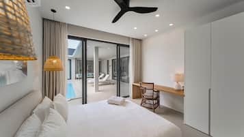 Schreibtisch, laptopgeeigneter Arbeitsplatz, VerdunkelungsvorhÀnge