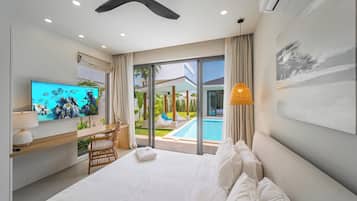 Villa Premium, 4 camere da letto, piscina privata | Una scrivania, postazione laptop, tende oscuranti, insonorizzazione