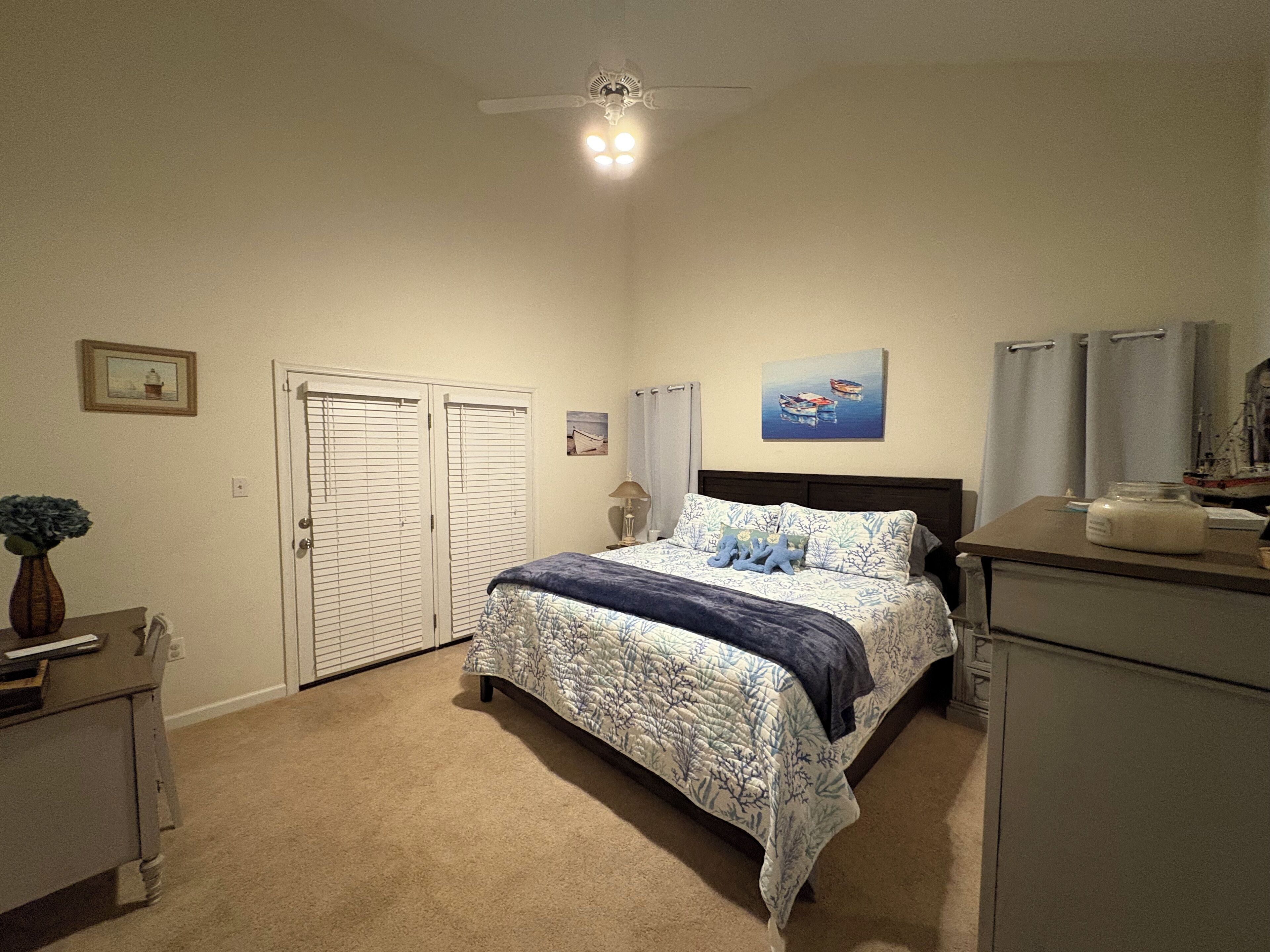 4 bedrooms, desk, iron/ironing board, travel crib