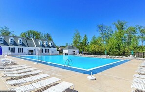 Pool - Charming 4-bedroom Beach House in Ocean Pines (Ocean Pines)