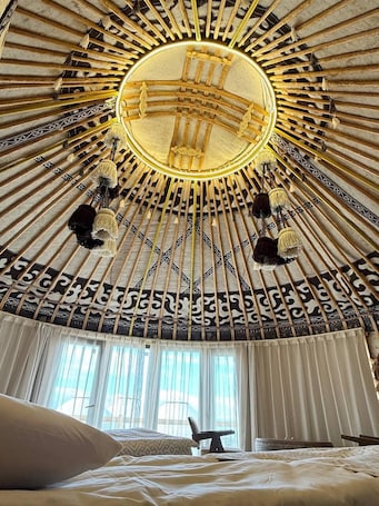 Panoramic Twin Room, Lanai, Lake View | Soundproofing, free WiFi. Oimo Tash Yurt Camp