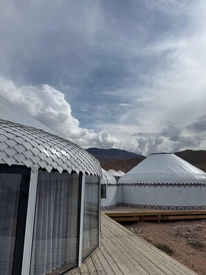 Exterior - Oimo Tash Yurt Camp (Kaji-Say)