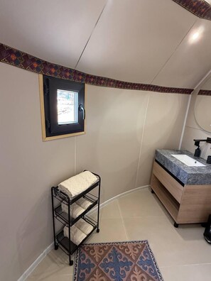 Slippers - Oimo Tash Yurt Camp (Kaji-Say)