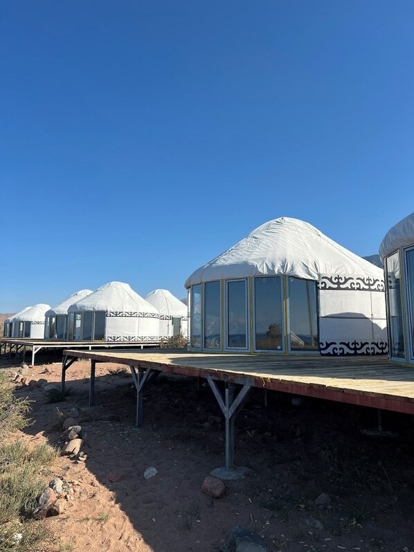 Panoramic Twin Room, Lanai, Lake View | Free WiFi