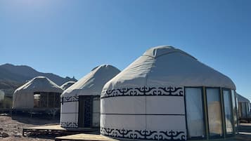 Tomannsrom – panorama, lanai, utsikt mot innsjø | Oppholdsområde