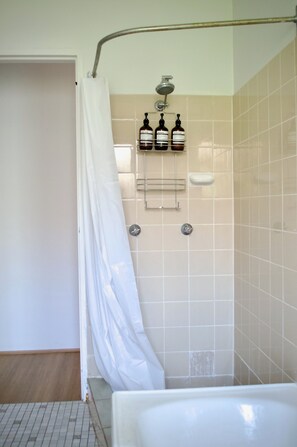 Hair dryer, towels, soap, shampoo - Coastal Minimalist Retreat Steps from the Water (The Entrance)