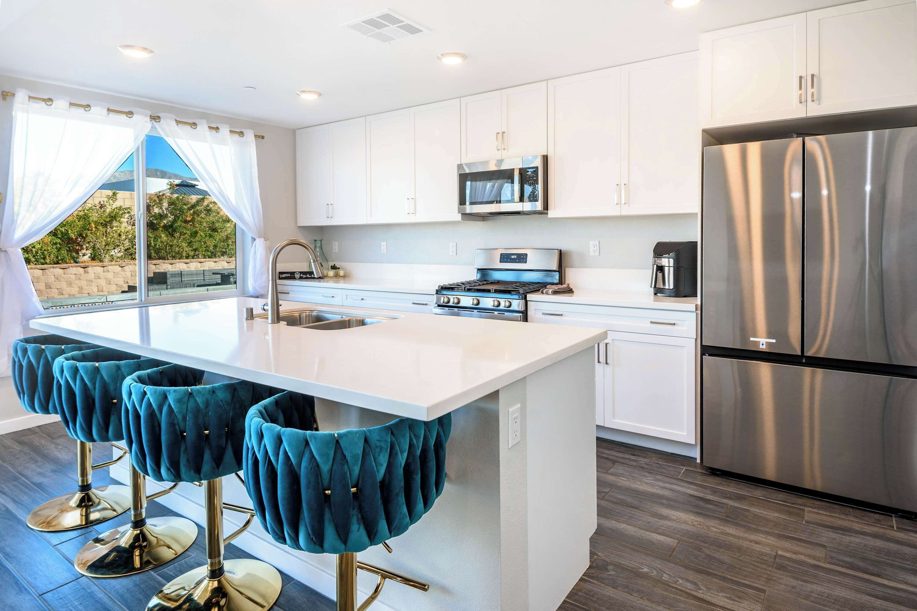 House (3 Bedrooms) | Private kitchen | Fridge, microwave, oven, stovetop