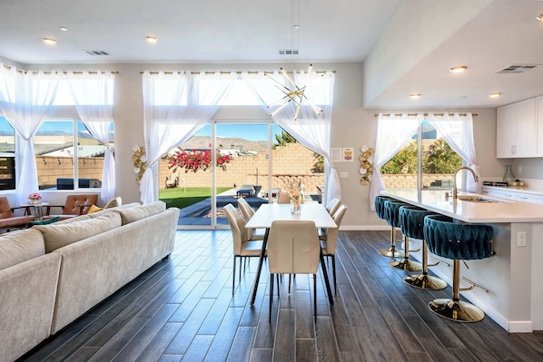 Huis (3 Bedrooms) | Dineren in de kamer