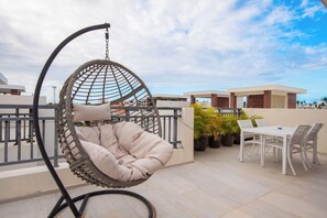Outdoor dining - Exclusive private 2BR Penthouse,200m², Rooftop, Jacuzzi, BBQ (Punta Cana)