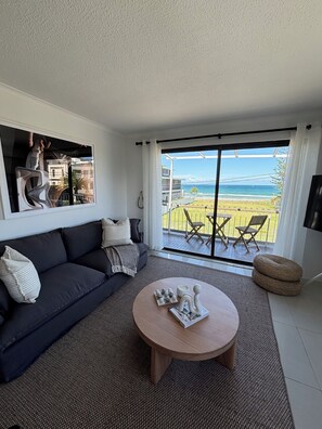 TV - Ocean View Apartment in Mermaid Beach (Mermaid Beach)