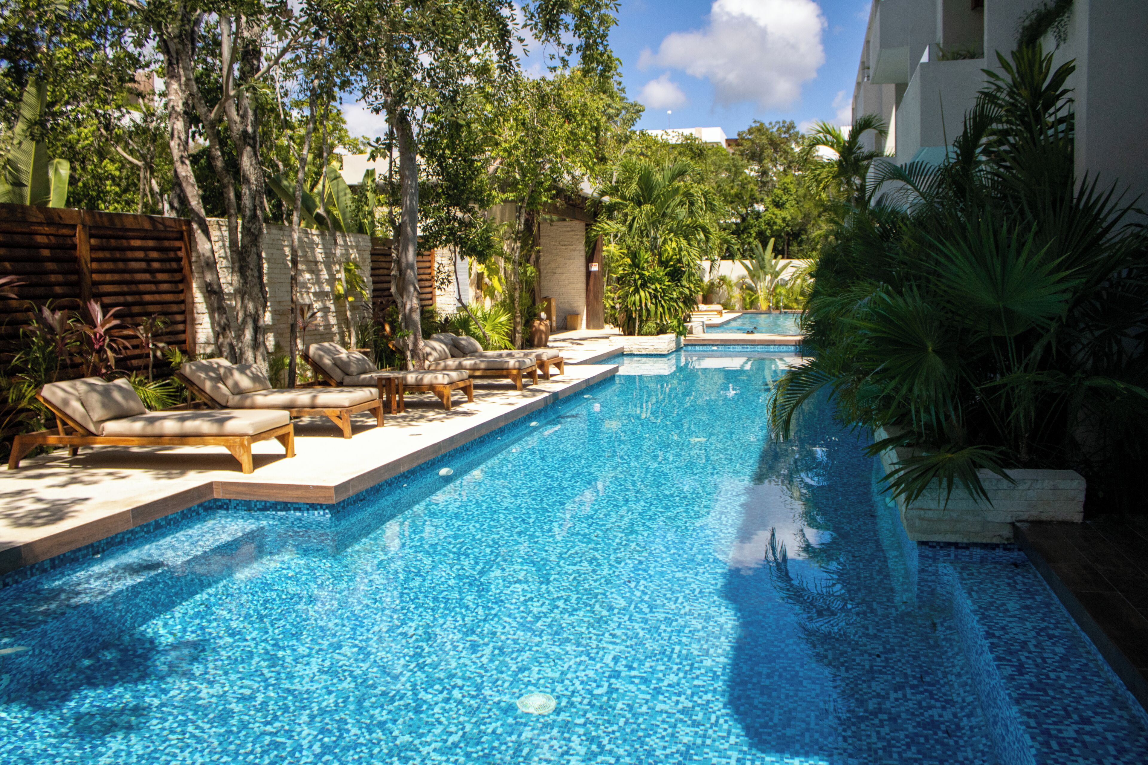 2 outdoor pools