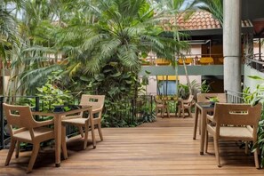 Ảnh chưa phân loại, 2 trong số 3 ảnh, nút