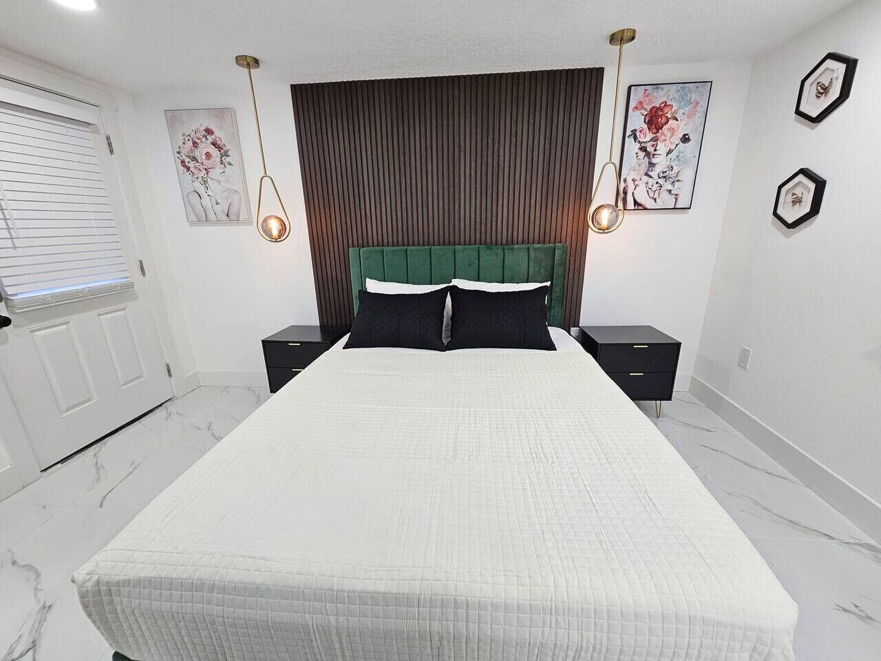 Escrivaninha, ferros/tábuas de passar roupa, berço de viagem, Wi-Fi