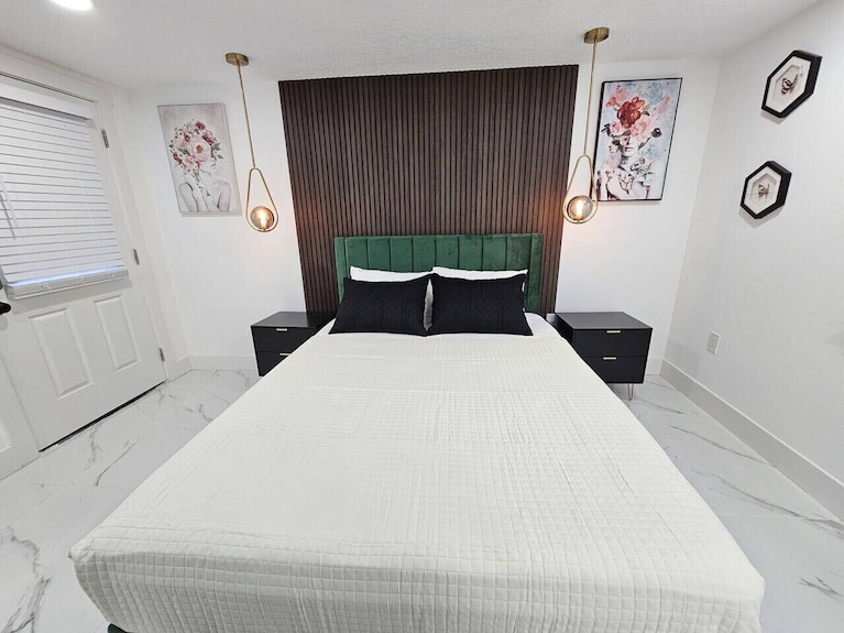Funky Remodeled Otown Bungalow Sleeps 8 - Winter Park, FL