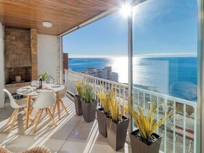 Outdoor dining - Belleza II by Interhome (Roses)