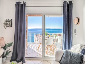 Living Room - Belleza II by Interhome (Roses)