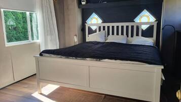 Internet, bed sheets