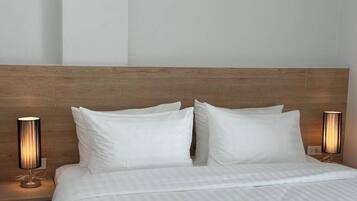 Escritorio y espacio para trabajar con laptop